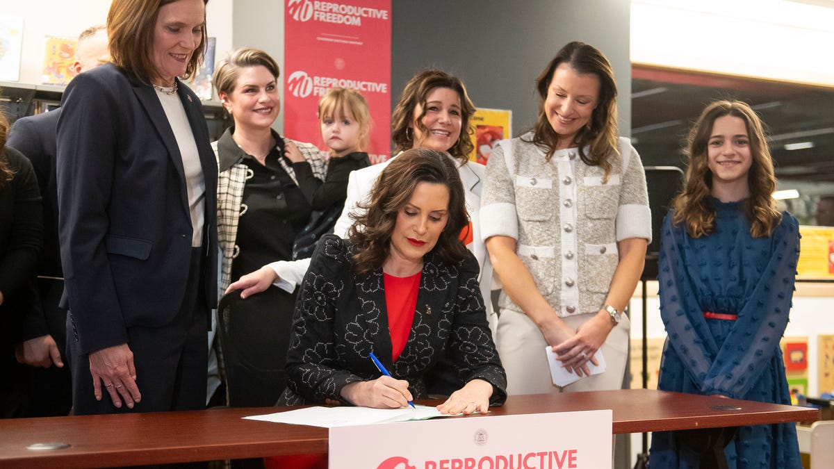 Featured image for "Michigan Governor Whitmer Overcomes Opposition to Sign Surrogacy Decriminalization Bills"