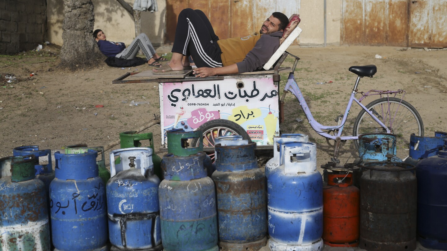 "Israel-Hamas Ceasefire Holds as Hostages are Released and Aid Reaches Gaza"