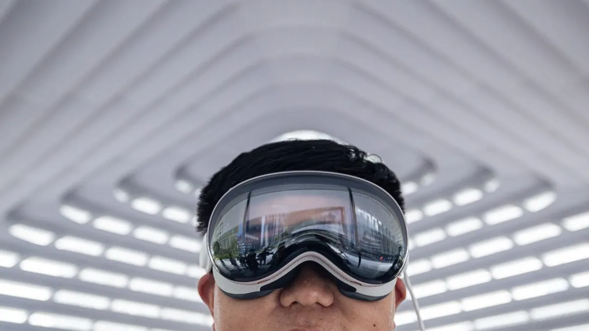 Featured image for Apple Vision Pro's Multiview and Ultrawide Display Redefine VR Experience