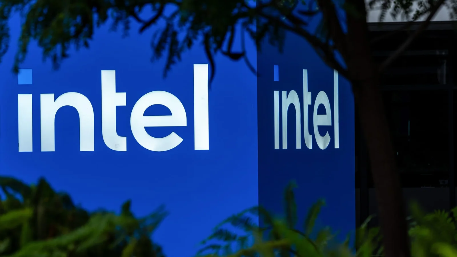Intel Shares Surge 50%, U.S. Stake Reaches $16 Billion