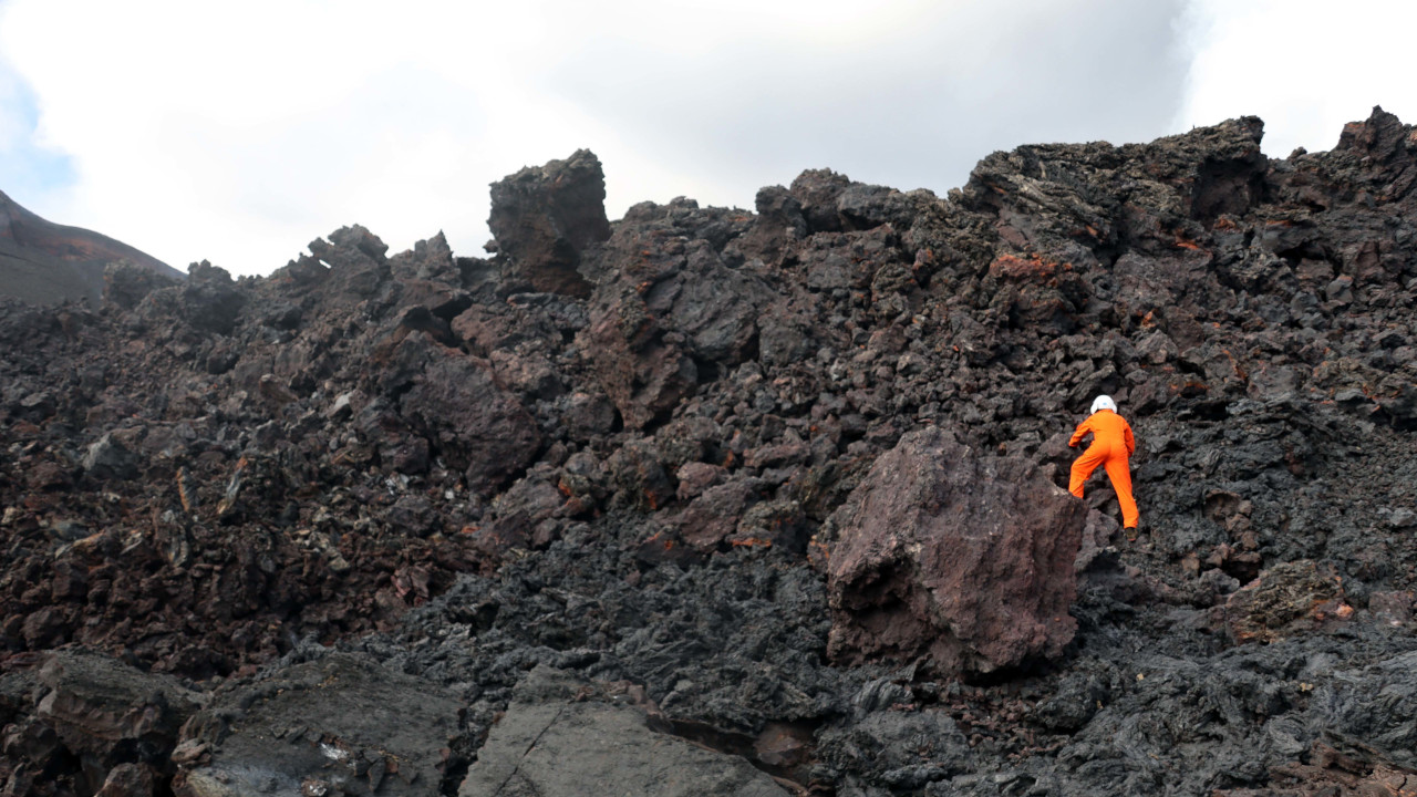 Featured image for Kīlauea Volcano Nears One Year of Eruption, USGS Warns of Possible Next Week Blow