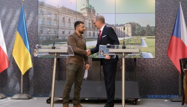 Featured image for Ukraine's Defense Boost: Czechia Provides Helicopters, US Sends Long-Range Weapons