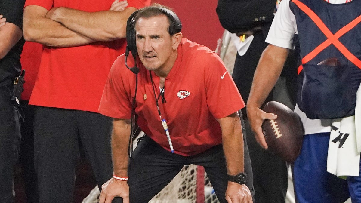 Featured image for "Chiefs Extend Defensive Coordinator Steve Spagnuolo's Contract"