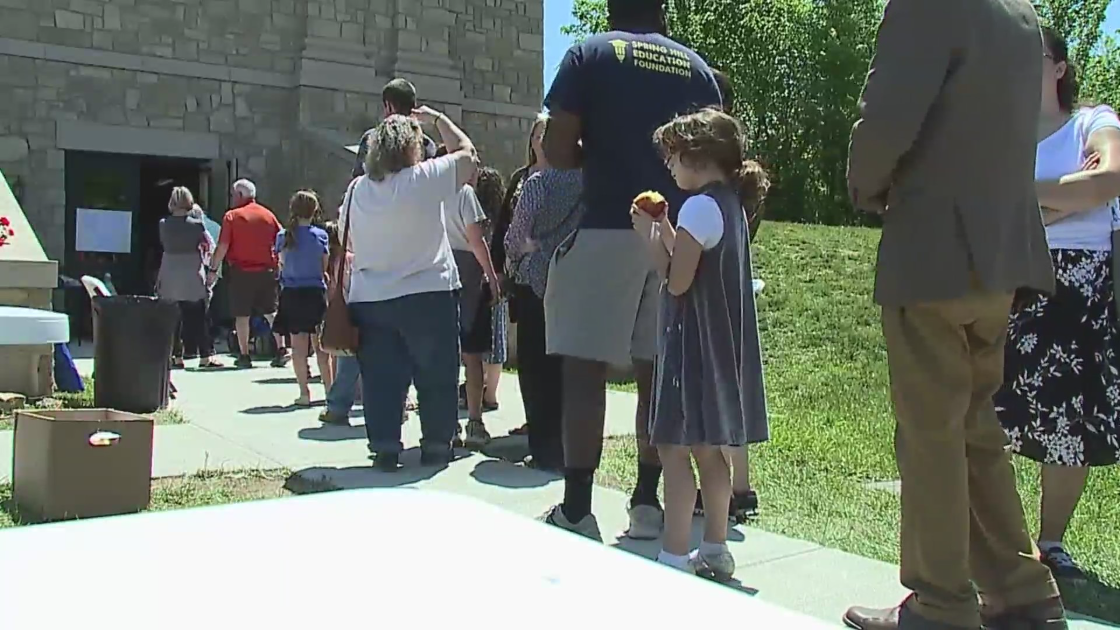 Exhumed nun's body draws thousands to Missouri town.