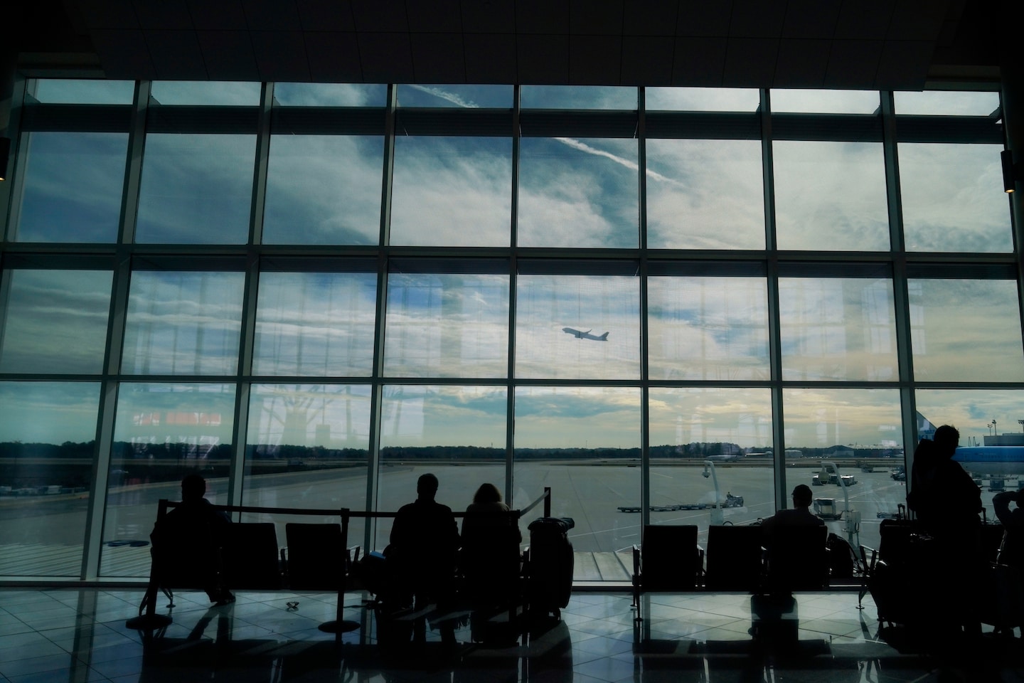 Featured image for Federal COVID-19 vaccine mandates to end next week.