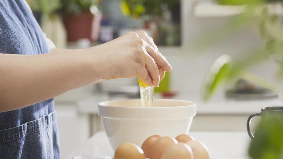 Featured image for Eggs or Egg Whites: Which Is Healthier?