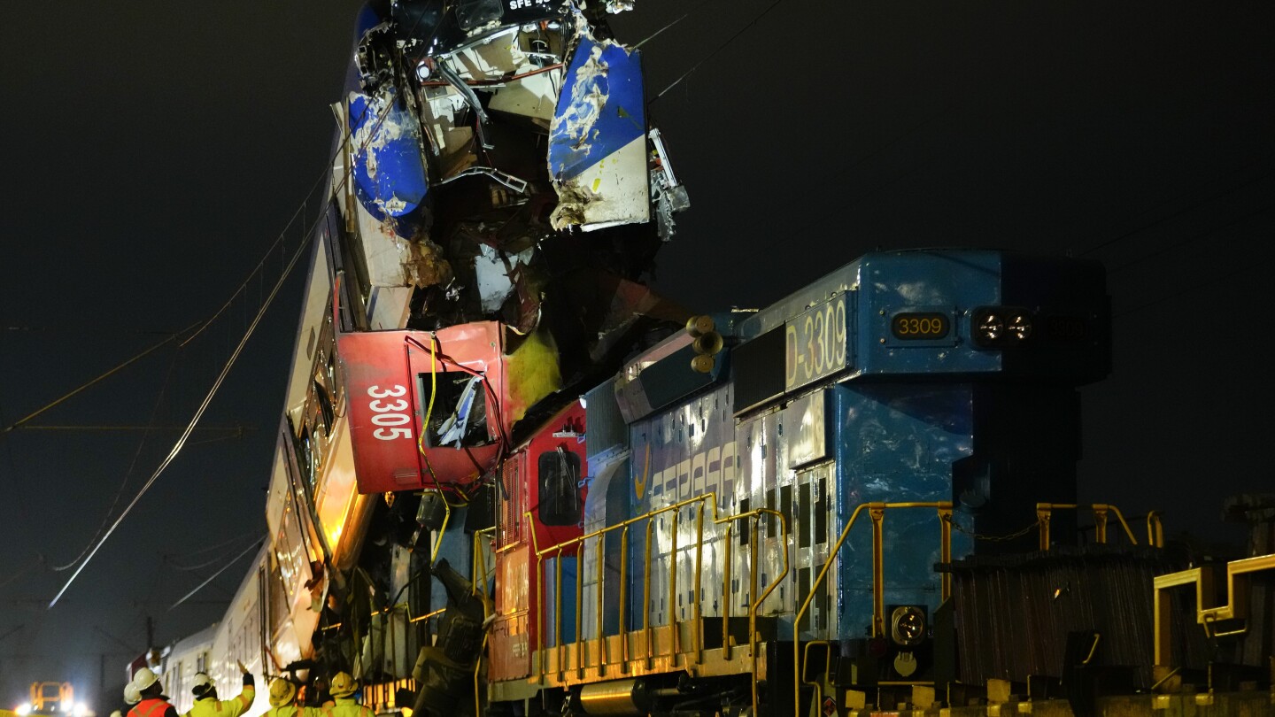 Featured image for Deadly Train Collision in Chile Kills 2, Injures 9
