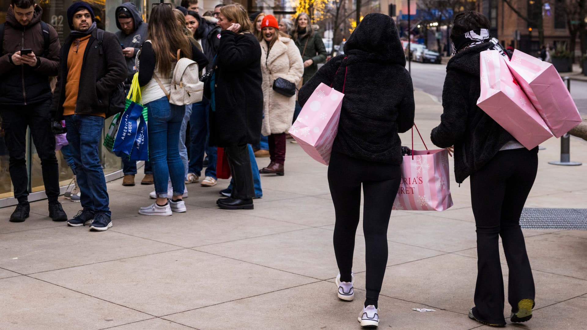 "Economist Predicts Slowing Consumer Spending Growth in 2024"