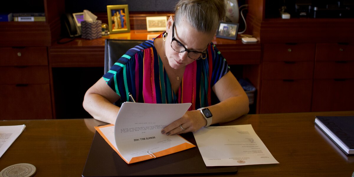 Arizona Governor signs bill to resolve Rio Verde Foothills water dispute.