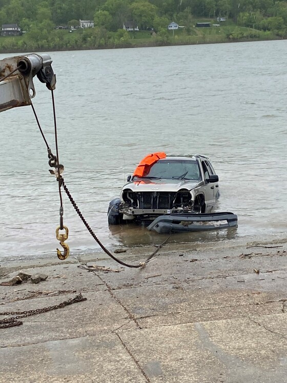 Fatal Ohio River crash after police pursuit.
