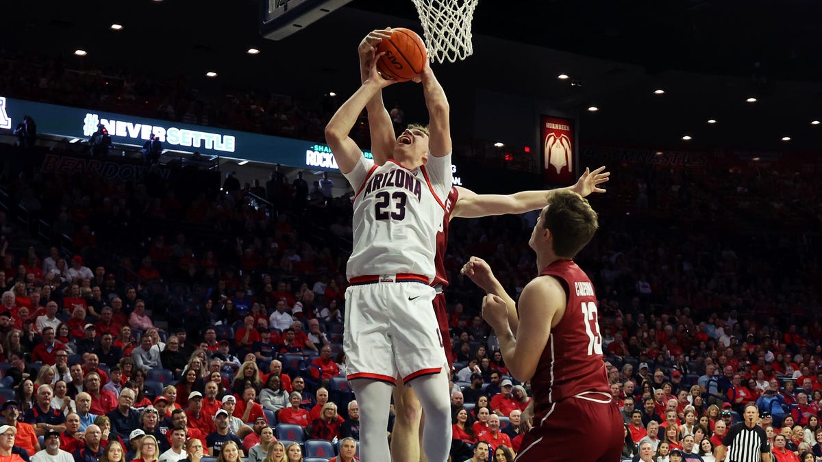 "Arizona Wildcats Maintain No. 1 Spot in College Basketball Rankings"