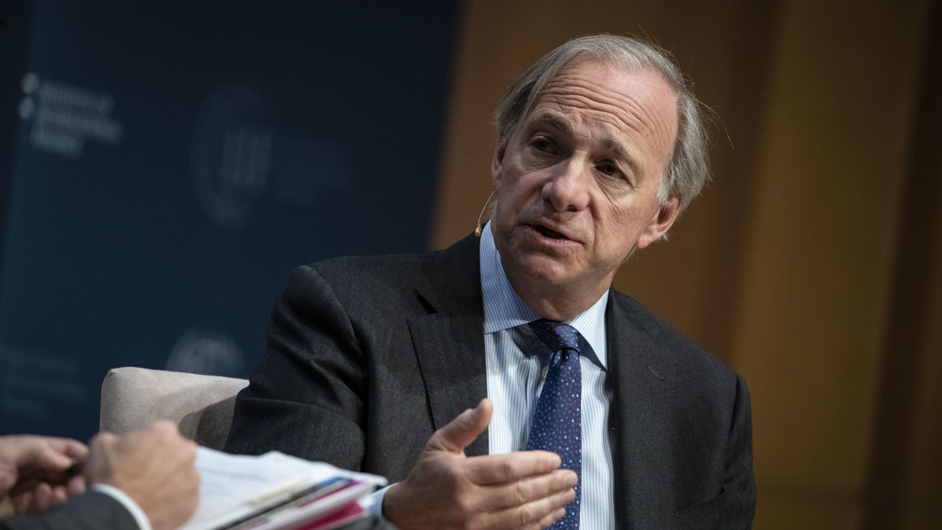 Featured image for Ray Dalio emphasizes the necessity of bipartisan leadership and a strong political center in the U.S.