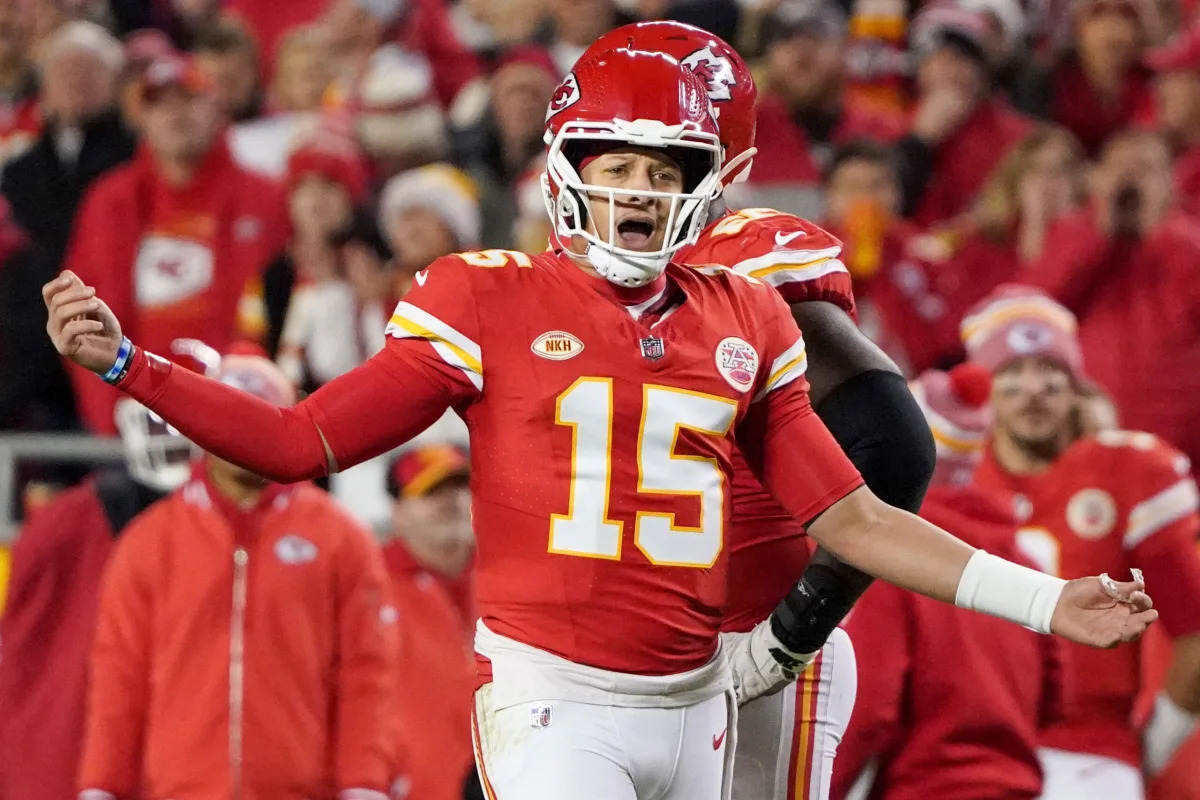Featured image for "Patrick Mahomes' Sideline Outburst and Frustration: Twitter Reacts and Chiefs HC Ponders Playing Time"