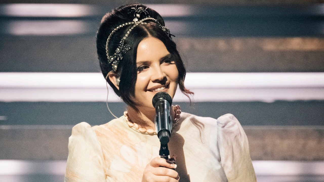"Coachella 2024: Lana Del Rey's Iconic Headlining Performance and Livestream Schedule"