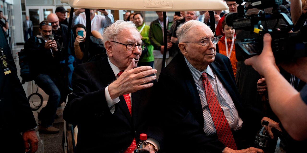 Featured image for Remembering Charlie Munger: Warren Buffett's Right-Hand Man and Investing Legend