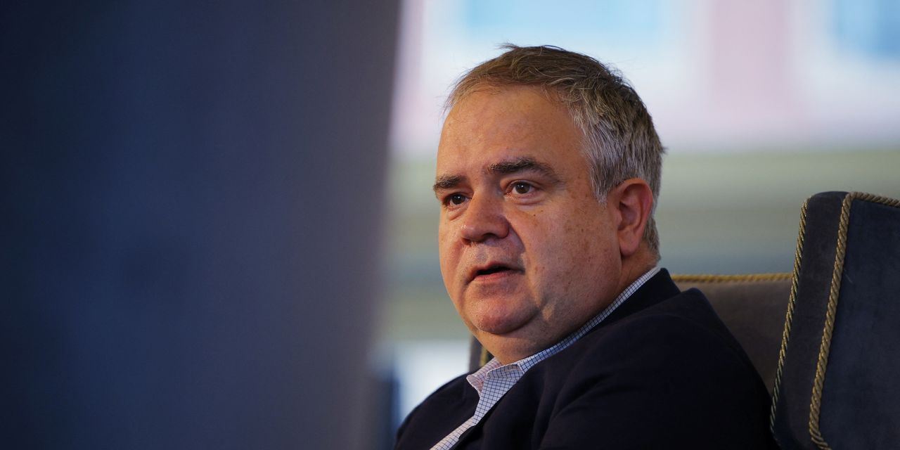 "JetBlue CEO Robin Hayes Steps Down, COO Joanna Geraghty to Take Over"