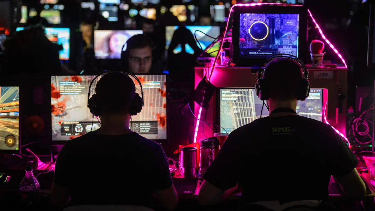 Featured image for "Unraveling the Controversy: Linus Tech Tips' Allegations and Subscriber Loss"