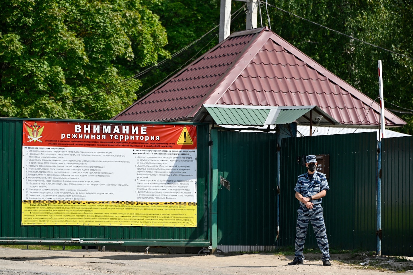 "Russia's Prison Population Declines as Convicts Join Military Efforts"