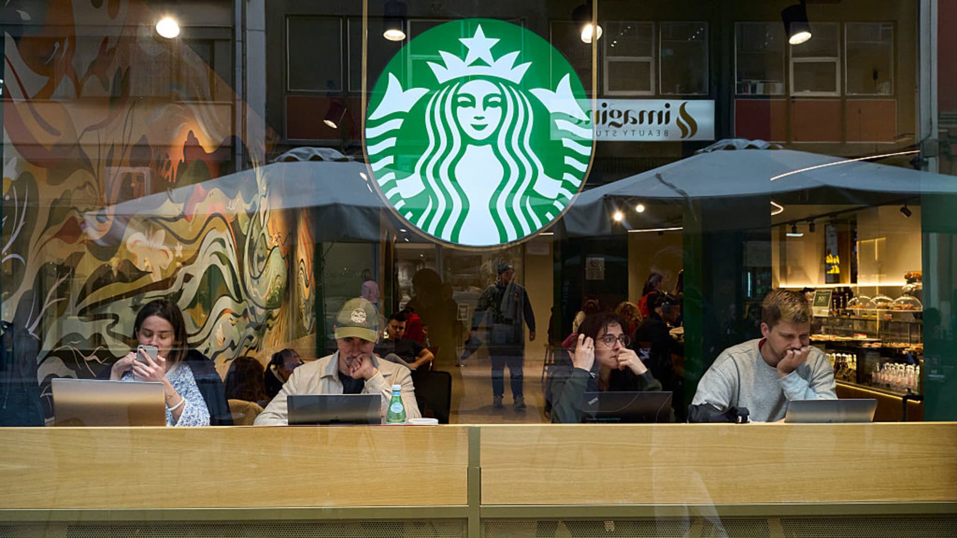Featured image for Starbucks' Global Sales Rebound Signals Turnaround Progress
