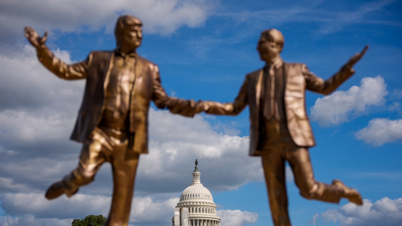 Featured image for Trump-Epstein Statue Returns to National Mall After Sudden Removal