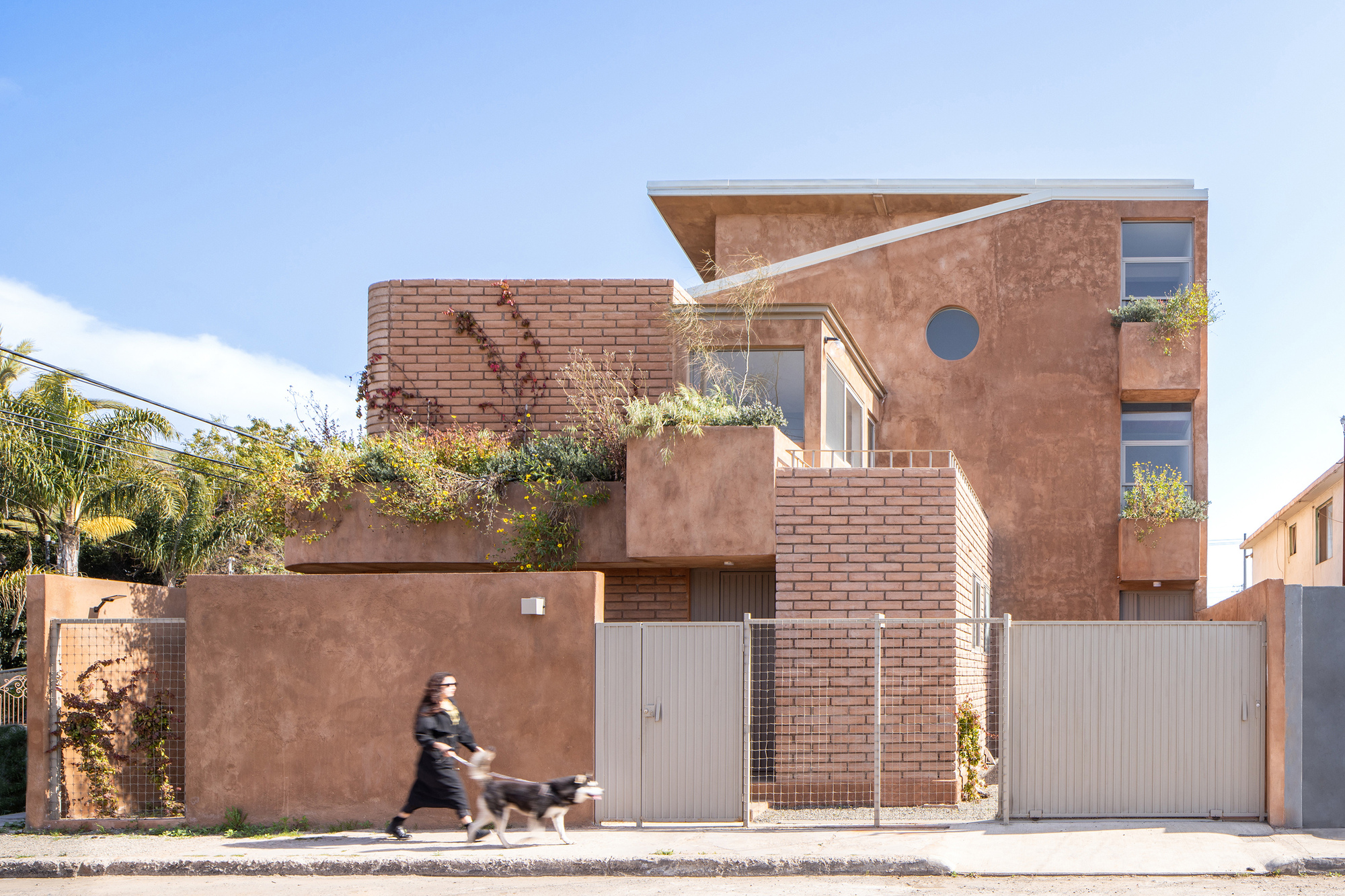 Featured image for "Estudiantes House: A Brutal Architectural Masterpiece"