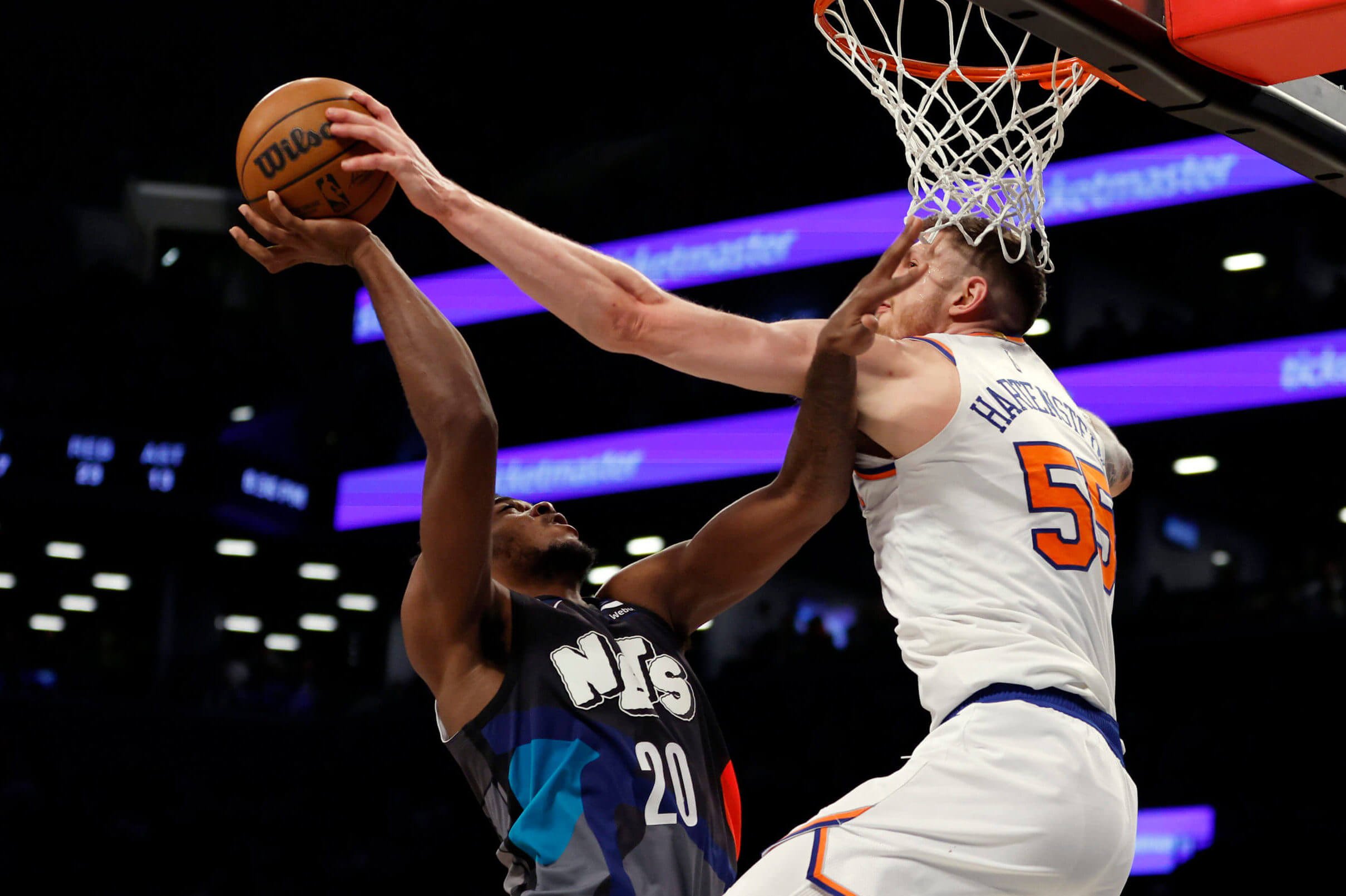 Featured image for "Potential Replacements for Injured Knicks Center Mitchell Robinson"