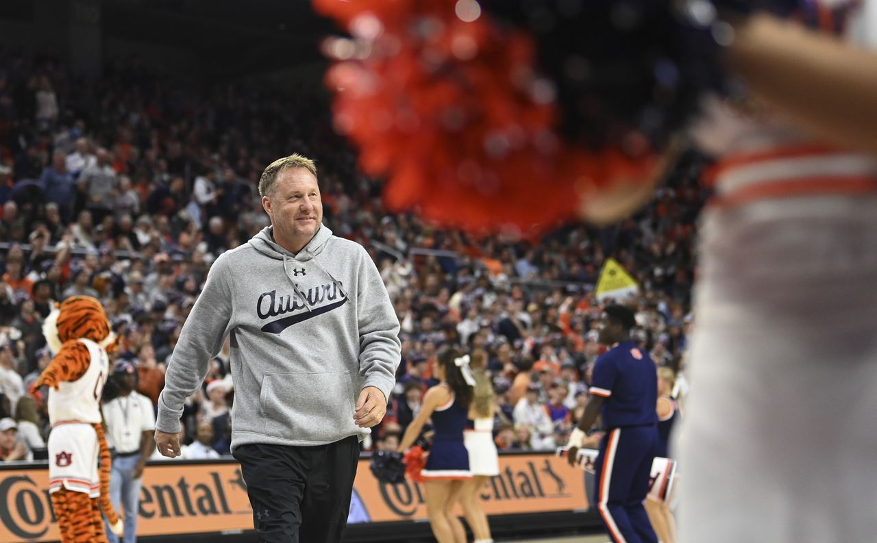 "Recruiting Drama Unfolds: Auburn's Last-Minute Flips and Top-5 Class Revealed"