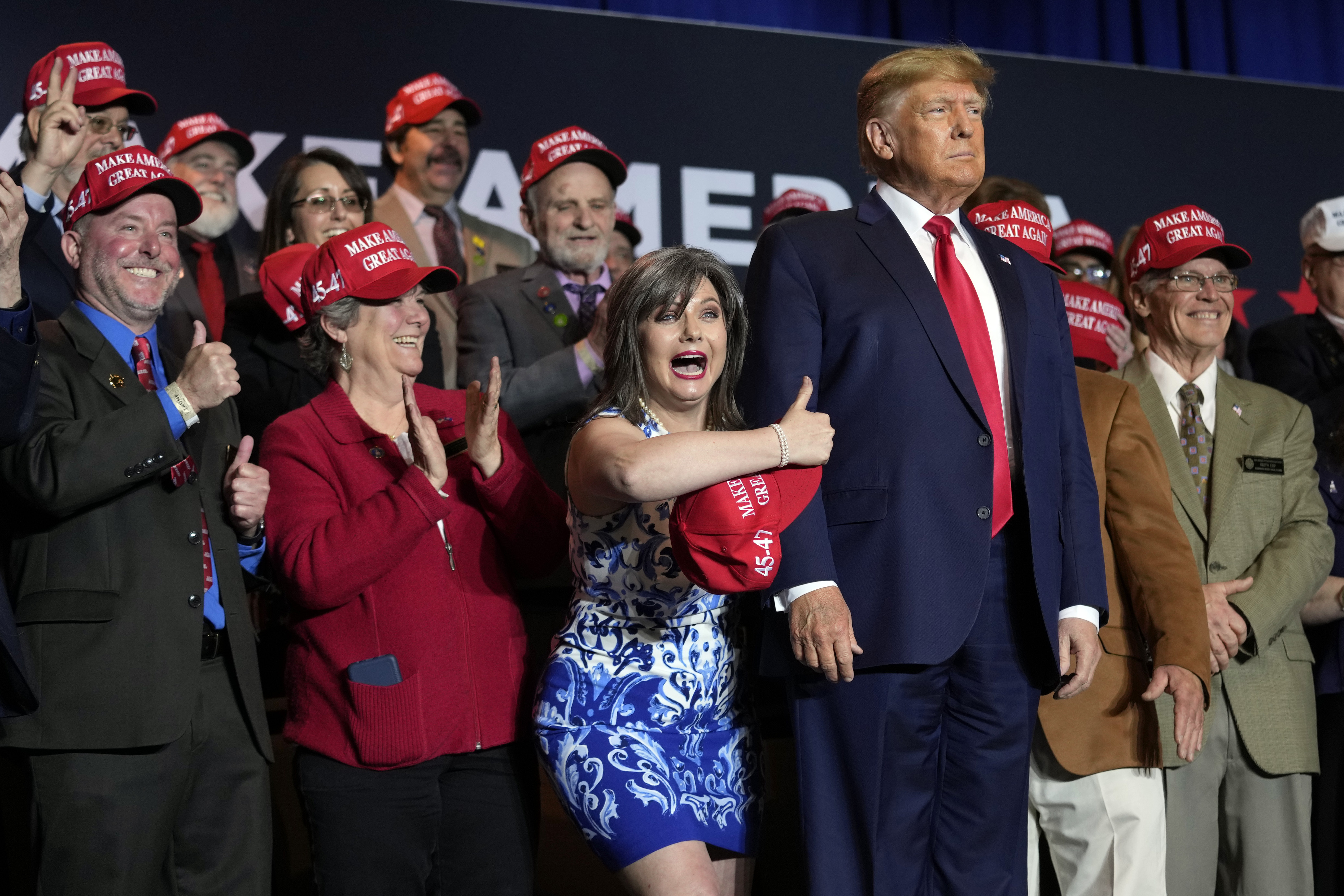 DeSantis' Presidential Ambitions Face Challenges from Critics and Controversies.