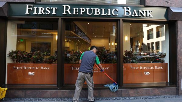 Featured image for JPMorgan Awaits Key Nod for First Republic Acquisition.