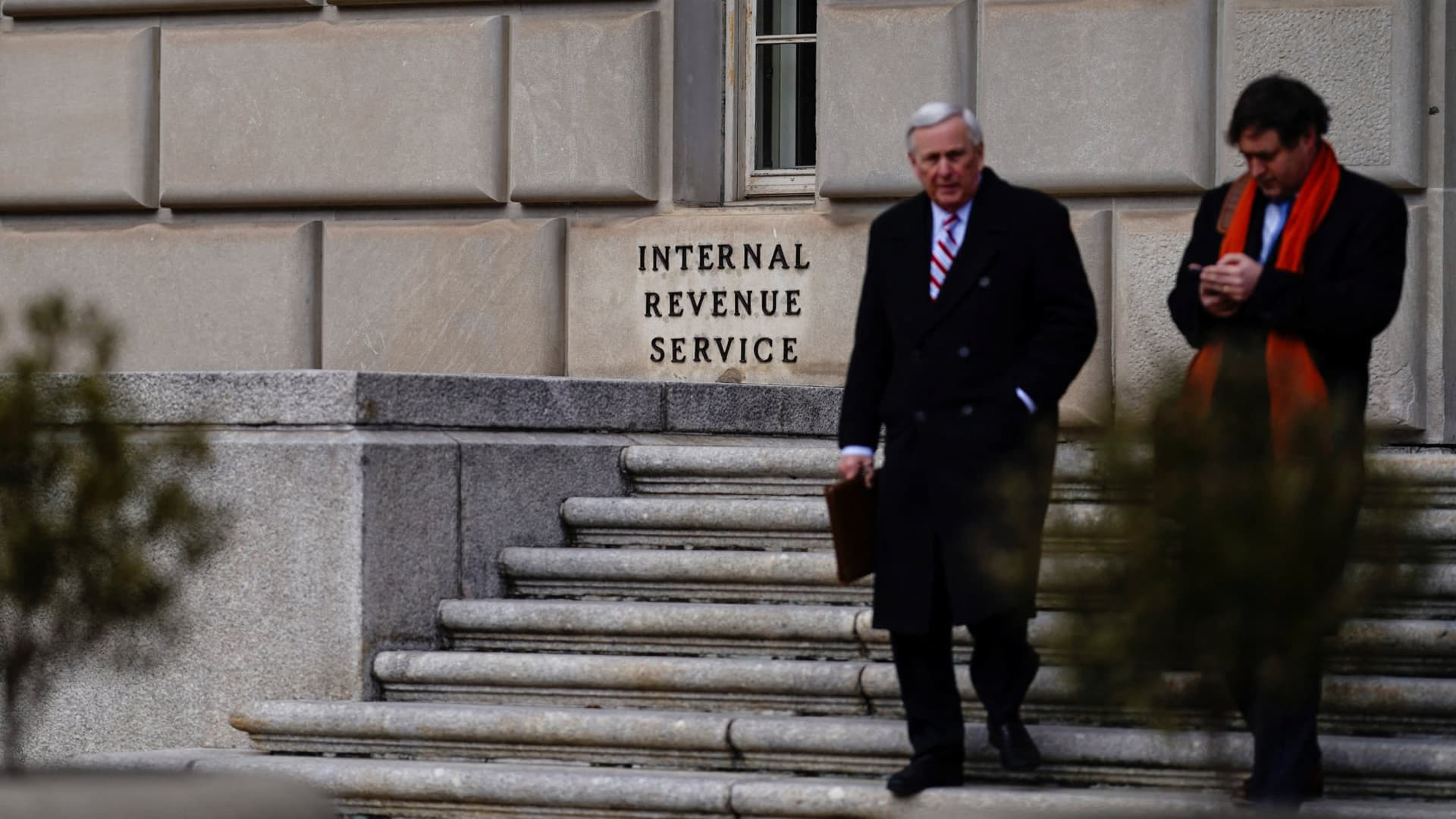 Featured image for IRS Furloughs Nearly Half Its Workforce Amid Government Shutdown