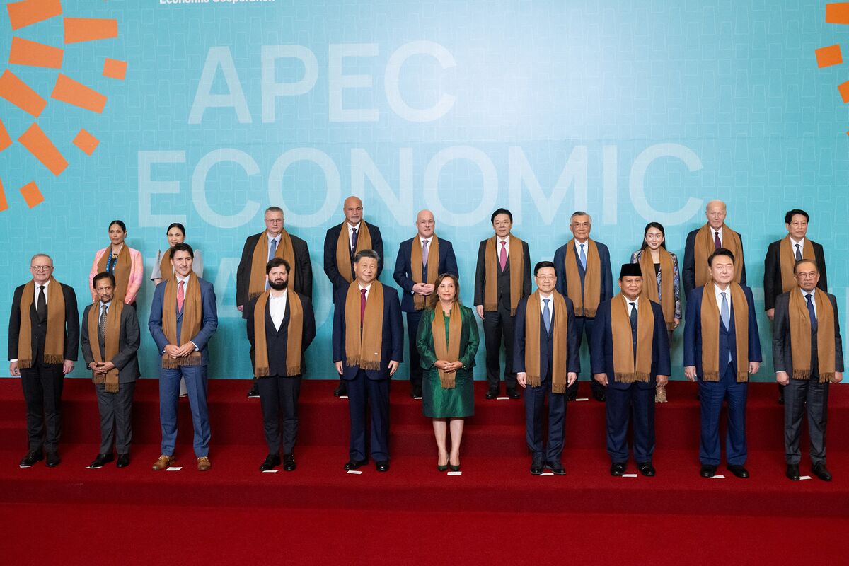 Featured image for APEC Summit Highlights: Xi's Prominence and Trump's Trade Impact