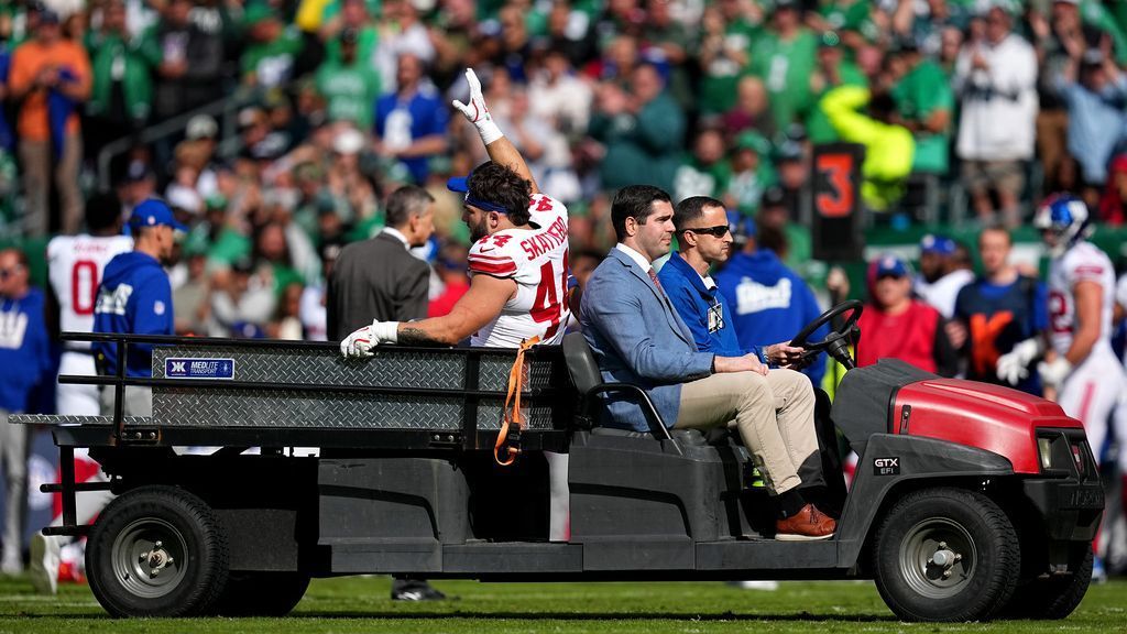 Featured image for Giants' Cam Skattebo suffers serious leg injury and is carted off in Week 8