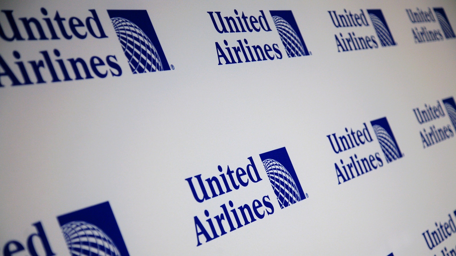 "San Francisco to Boston United Flight Diverted for Wing Damage"