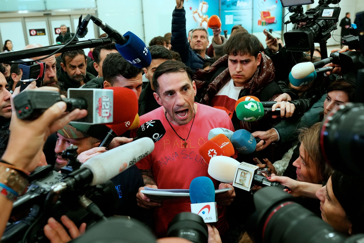 "Spanish National Freed After Over a Year in Iranian Detention Plans Return"