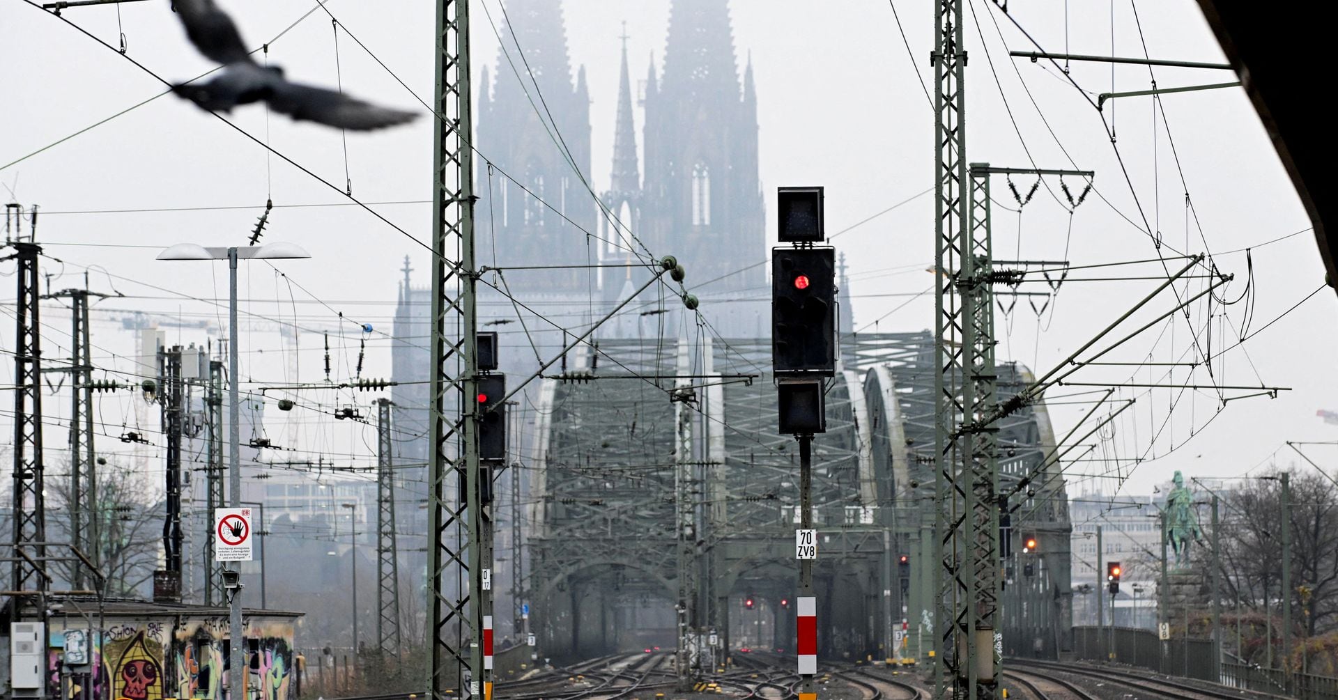 Featured image for "German Train Drivers Union Initiates Record-Breaking Six-Day Strike"