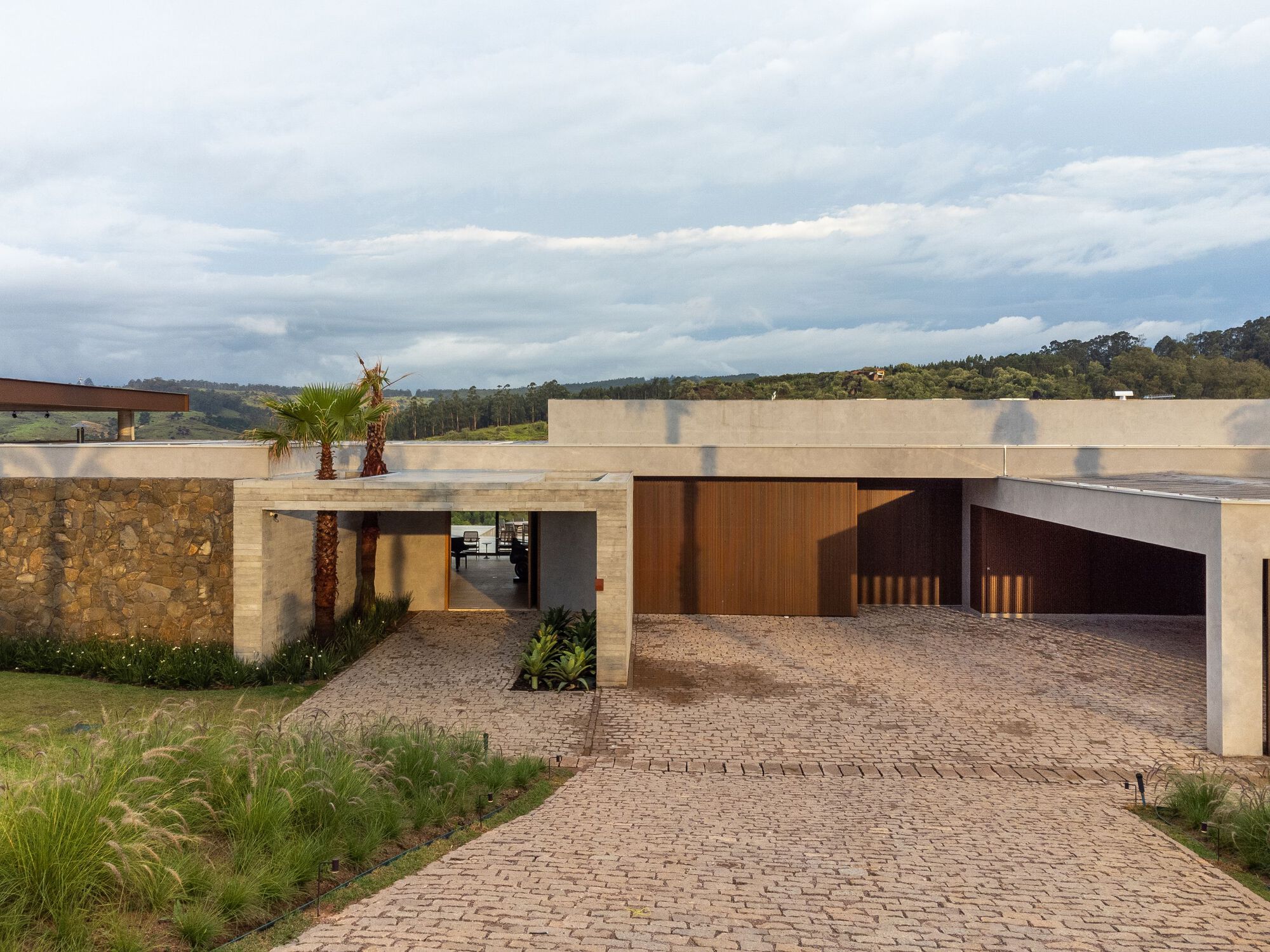 Featured image for "Stunning Design: The Good House by Rodrigo Vilas Boas Arquitetos"