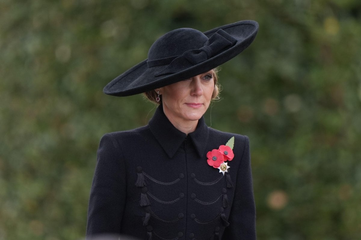 Featured image for Princess of Wales Honors Remembrance Day with Wreath Laying and Sentimental Jewelry