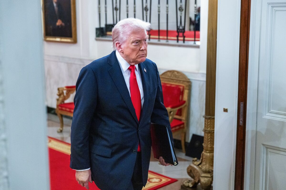 Featured image for Trump's Trade Tactics: Cooking Oil and Soybean Disputes Highlight US-China Tensions