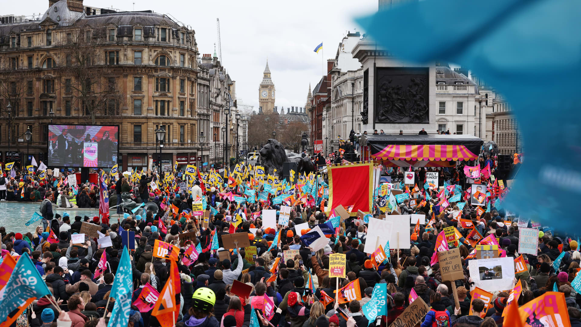 UK economy stagnates in February due to strikes and inflation.