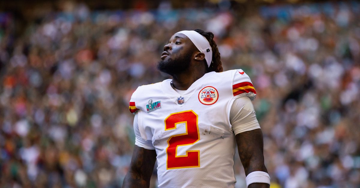 Cowboys sign former Chiefs RB Ronald Jones to fill void left by Ezekiel Elliott.