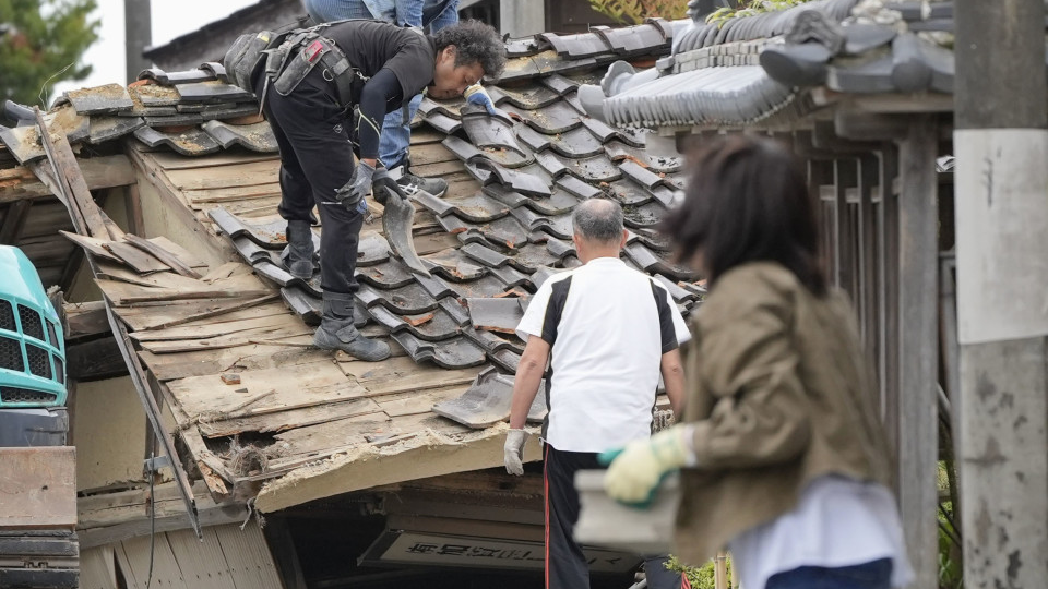 Central Japan on High Alert for Aftershocks and Heavy Rain After Earthquake