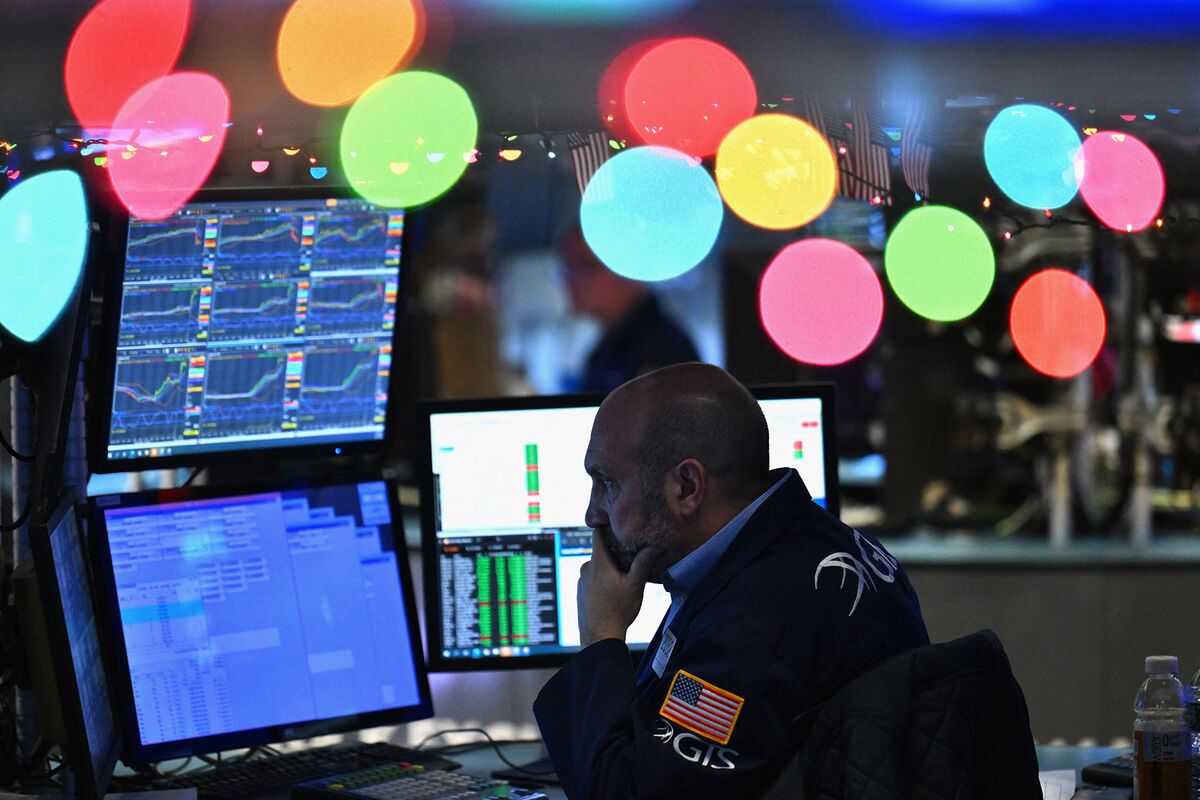 Featured image for "2024 Market Turbulence: Analyzing the Rocky Start and Future Outlook"