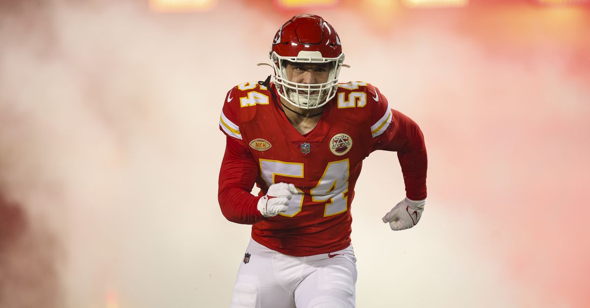 Featured image for "Key Players Return and Absences in Chiefs-Patriots Week 15 Clash"