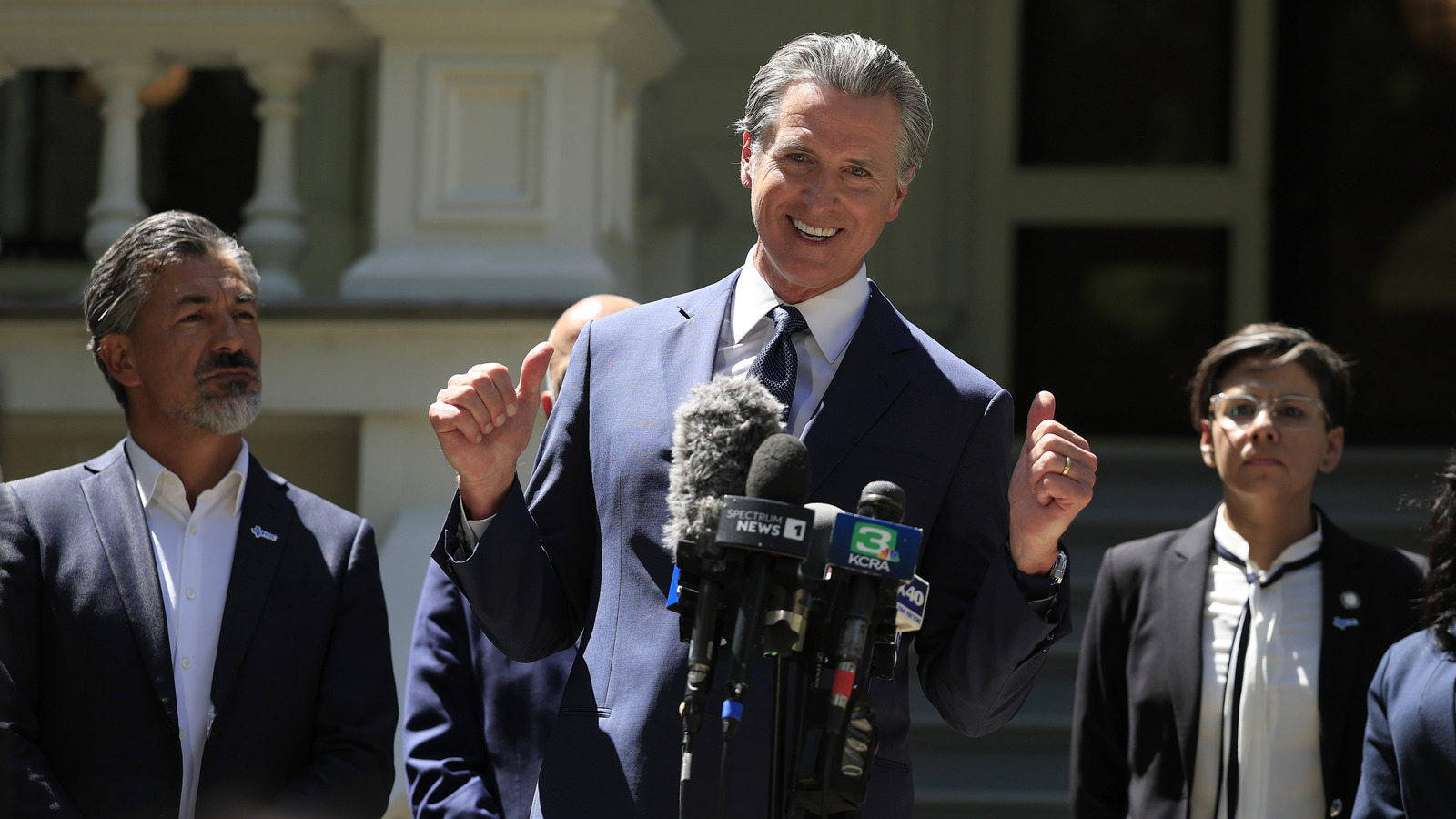 Featured image for California and Federal EV Tax Credits End, Impacting Prices and Policies