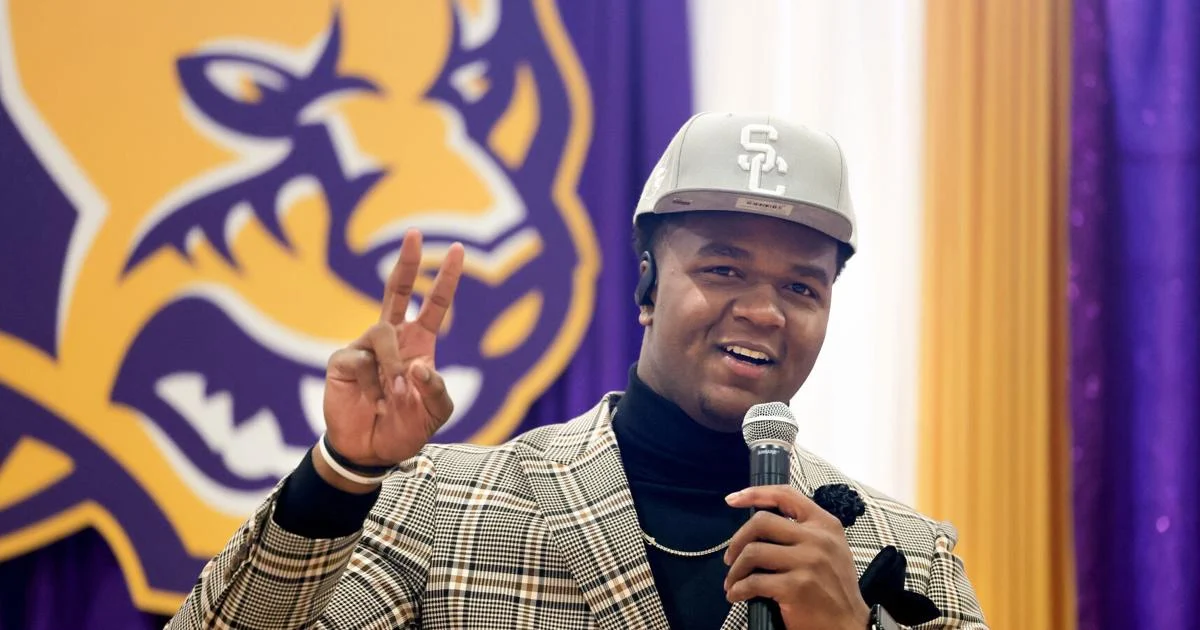 Featured image for 5-Star DL Jahkeem Stewart Chooses USC Over Top Rivals