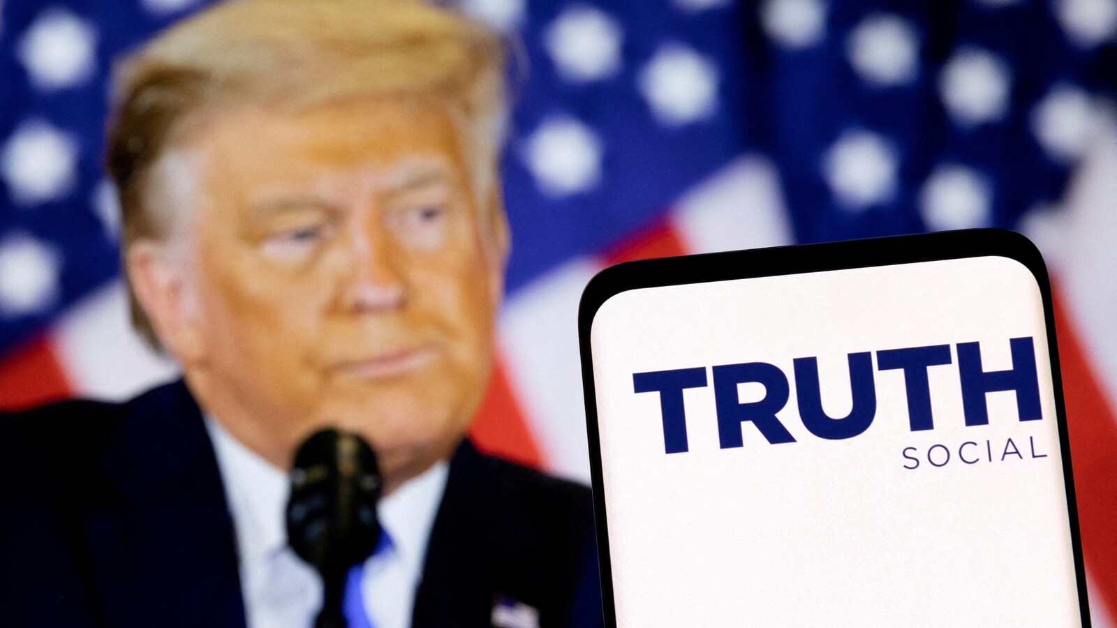 Featured image for "Trump Media's Truth Social Faces Financial Crisis as Investors Flee"