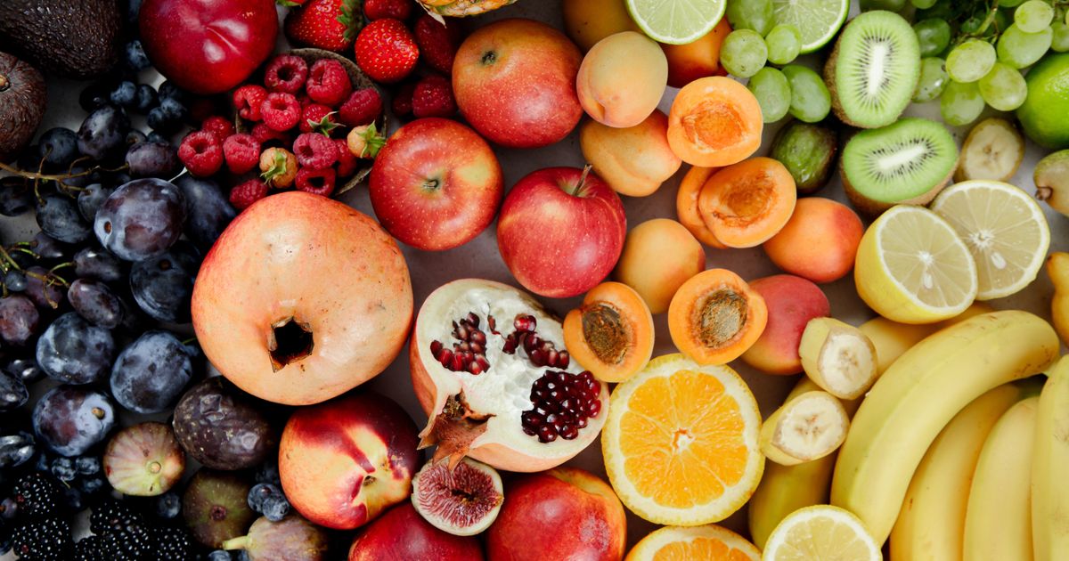 "Optimize Your Sleep: 7 Fruits to Eat Before Bed and 8 Foods to Avoid"