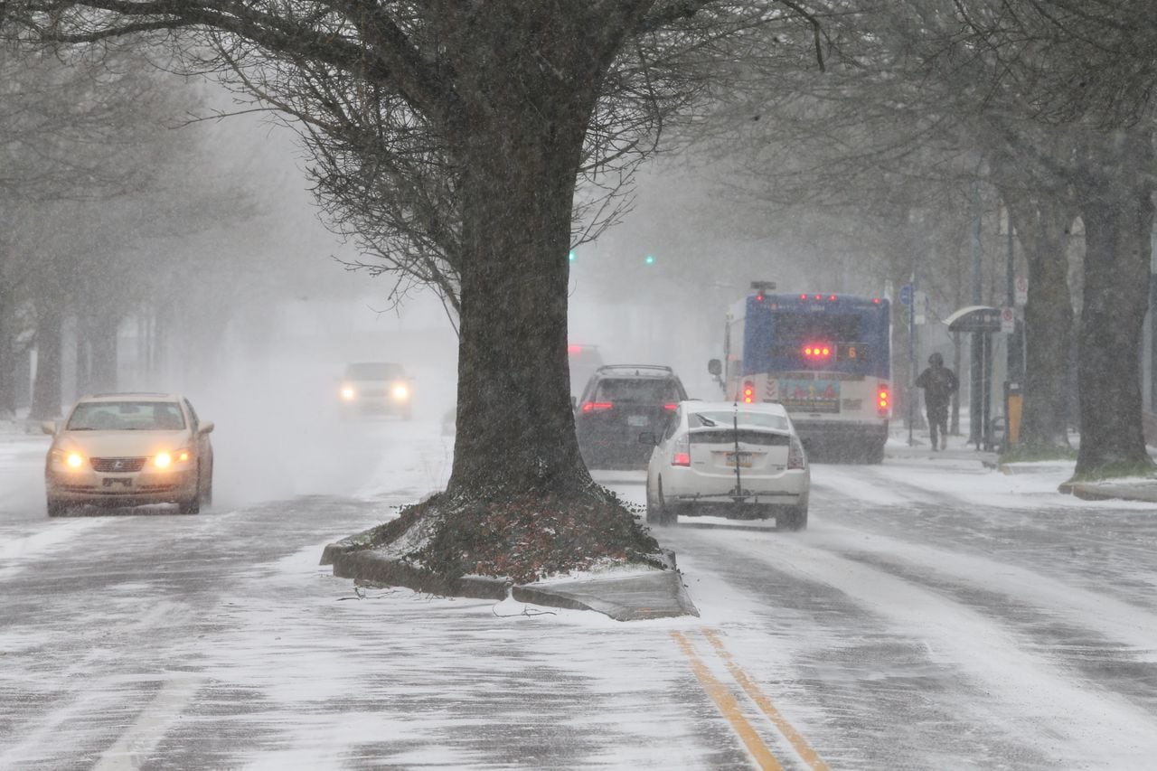 Featured image for "Ice Storm Forces Closure of I-84 in Columbia River Gorge"