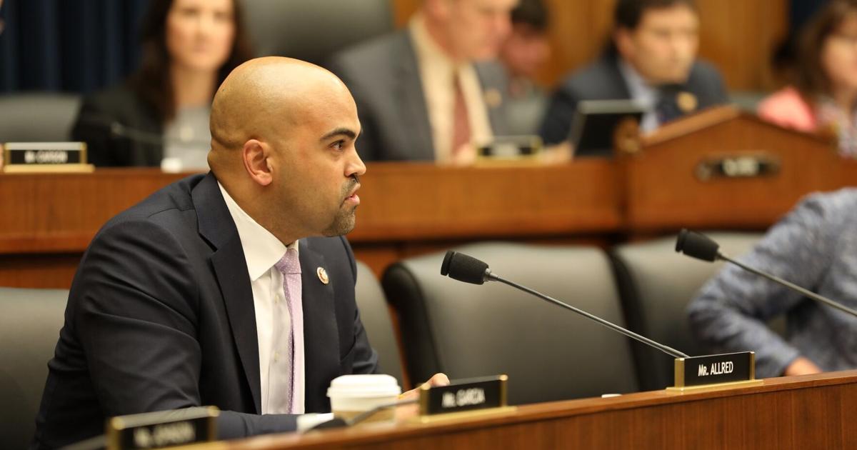 Featured image for "House Votes to Reverse Biden's LNG Pause, Impact on Climate Agenda"