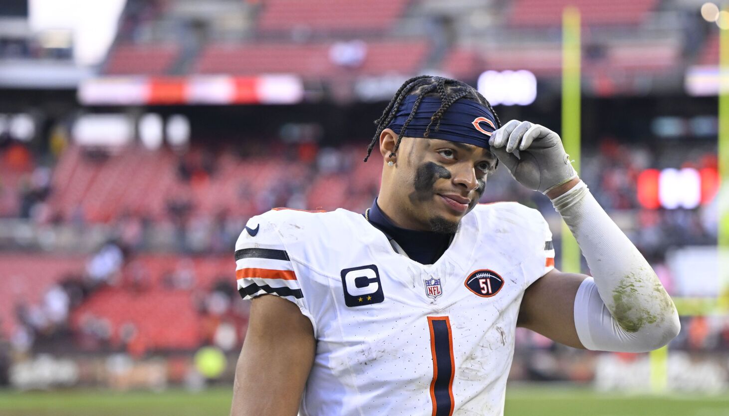 "Concerns and Meltdowns: Analyzing Justin Fields' Game and the Chicago Bears' Week 15 Performance"